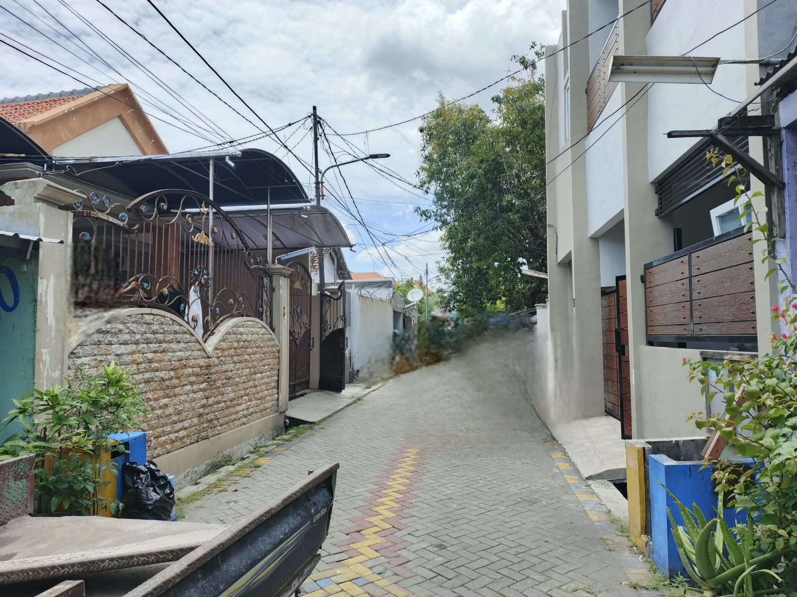 Tampak Dalam